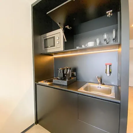 Blackhome East I Contactless Check-in