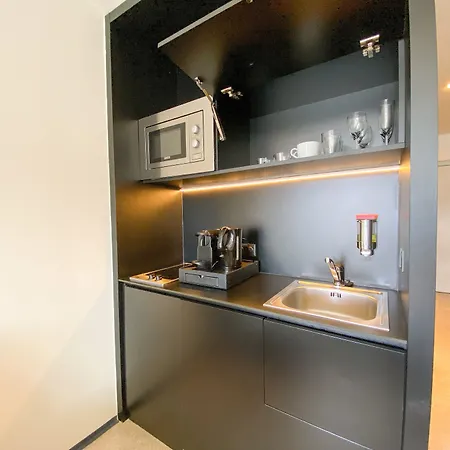 Blackhome East I Contactless Check-in