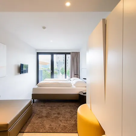 Blackhome East I Contactless Check-in Apartahotel 3*