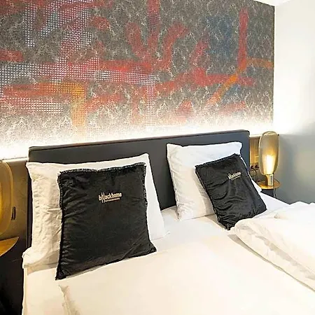 Blackhome East I Contactless Check-in 3*
