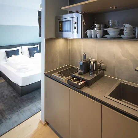 Blackhome East I Contactless Check-in 아파트호텔 3*