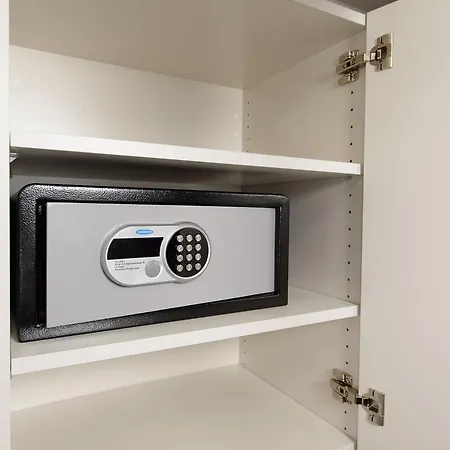 Blackhome East I Contactless Check-in 3*