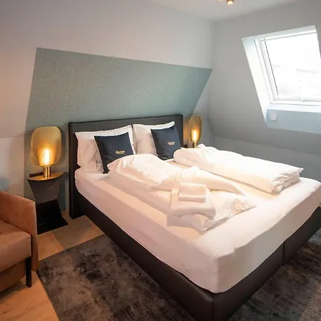 Blackhome East I Contactless Check-in Aparthotel