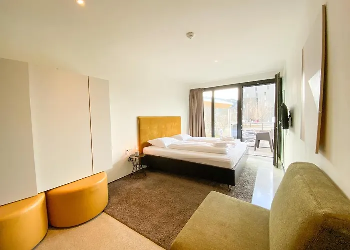 Blackhome East I Contactless Check-in