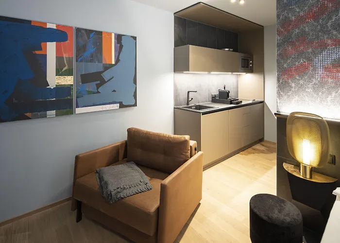 Blackhome East I Contactless Check-in Апарт-готель