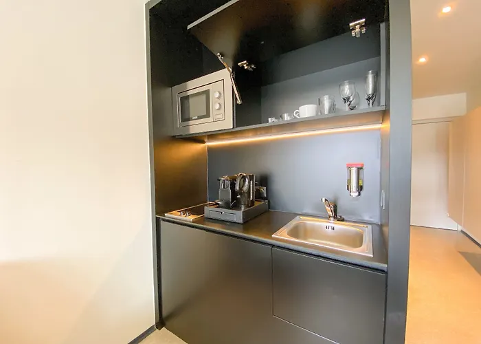 Blackhome East I Contactless Check-in