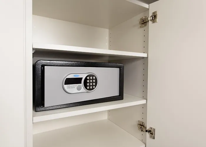 Blackhome East I Contactless Check-in 3*