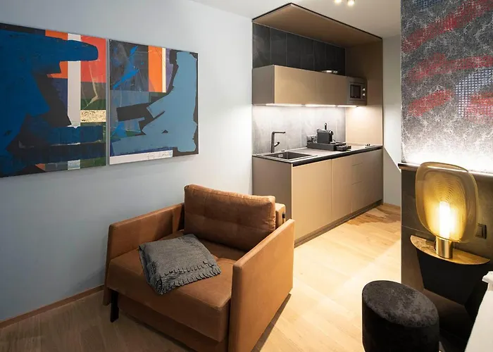 Blackhome East I Contactless Check-in