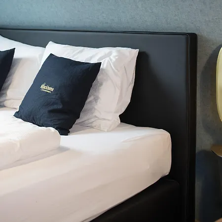 Blackhome East I Contactless Check-in