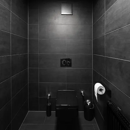 Blackhome East I Contactless Check-in Aparthotel