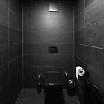 Blackhome East I Contactless Check-in Апарт-готель